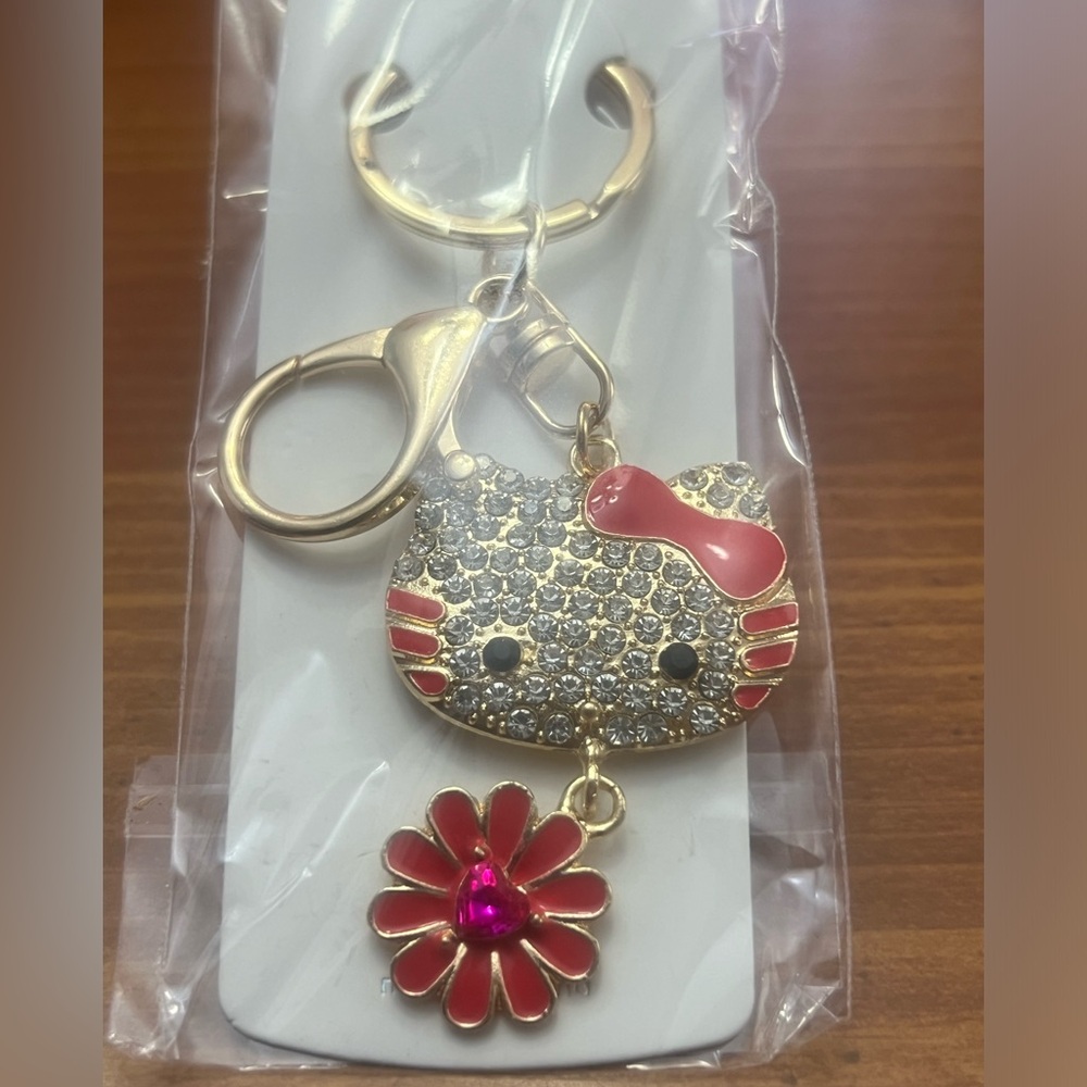 Hello Kitty Keychain - Picture 2 of 2